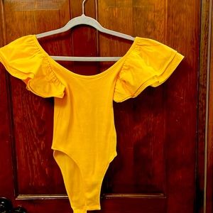 Zara size small on or off the shoulder body suit! Worn once last summer!